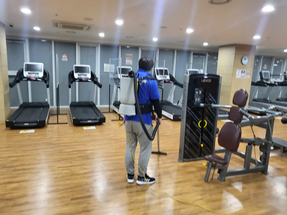 북구 명촌동 헬스장 샤워실 장비 주변 정밀 위생청소 사례 - 행진크린